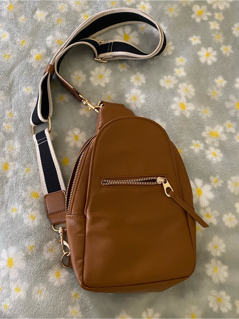 Universal Thread Tan Canvas Tote Interior with Card Slots